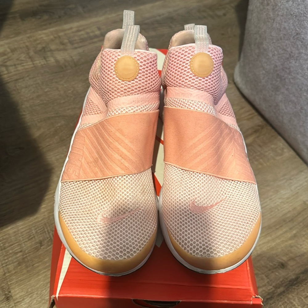 Pink Nike prestos